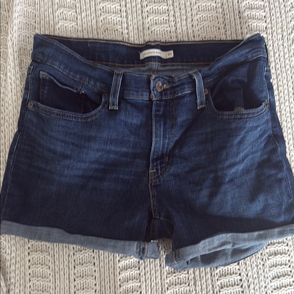 Levi’s Mid Length Denim Shorts Women’s Size 30 Blue Jean Shorts like new